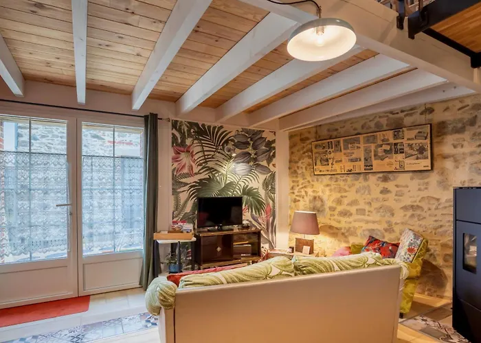 Les Charmes De Castellariis Proche Du Puy Du Fou Hébergement de vacances *